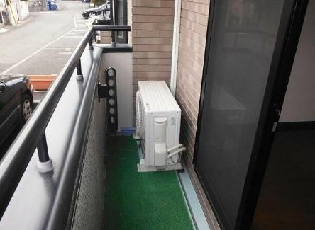 狛江市中和泉１丁目のアパートのバルコニー