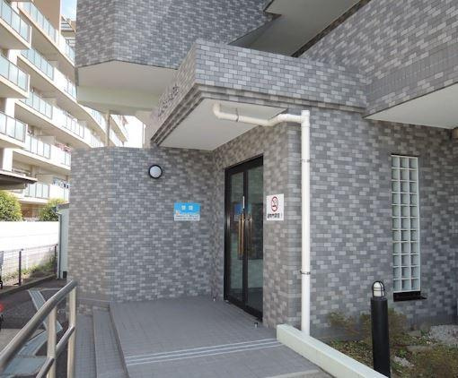 ドルチェ中野島のエントランス