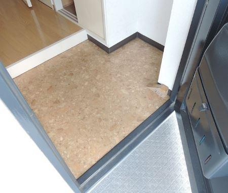 ガーデンビィラ多摩の玄関