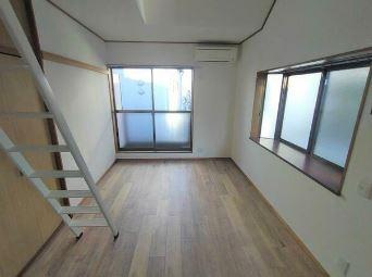 川崎市多摩区登戸のアパートの居間・リビング