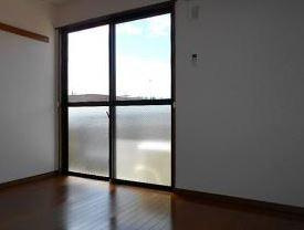 川崎市多摩区登戸の賃貸マンションの居間・リビング