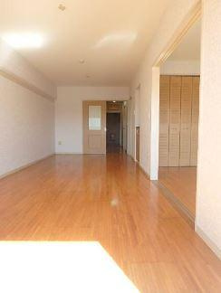 川崎市多摩区中野島５丁目の賃貸マンションの居間・リビング