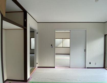 狛江市中和泉３丁目のアパートの玄関