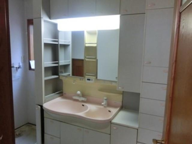 美山台住宅の洗面所