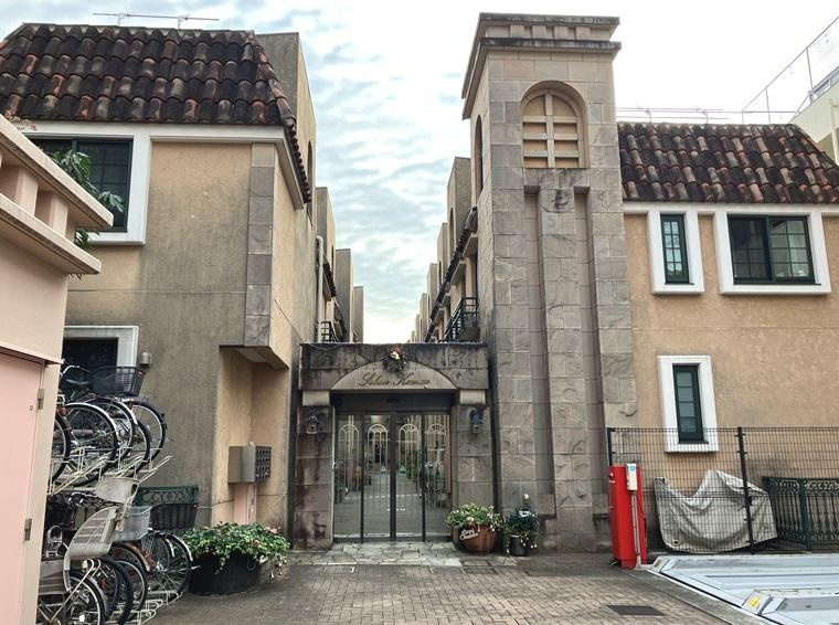 狛江市中和泉１丁目のタウンのエントランス