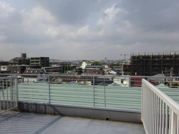 川崎市多摩区枡形２丁目のアパートのバルコニー