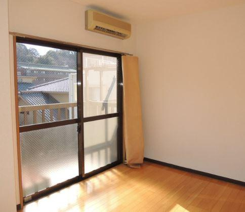 川崎市多摩区長尾１丁目の賃貸マンションの居間・リビング