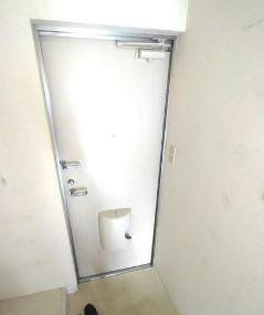 川崎市多摩区菅４丁目のアパートの玄関