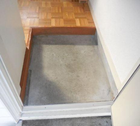 川崎市多摩区登戸新町のアパートの玄関