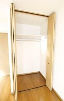 川崎市多摩区東生田２丁目の賃貸マンションの収納