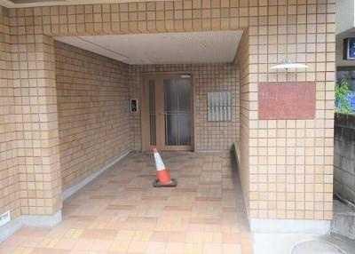 川崎市多摩区東生田２丁目の賃貸マンションのエントランス