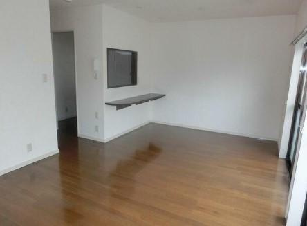 狛江市猪方３丁目のアパートの居間・リビング