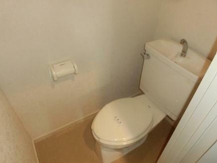 狛江市猪方３丁目のアパートのトイレ