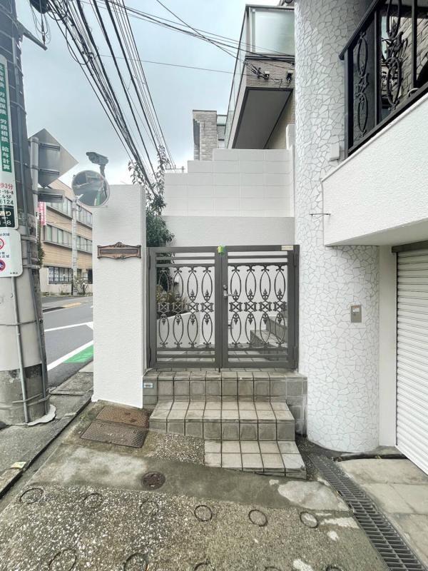T-CROSS中目黒の玄関