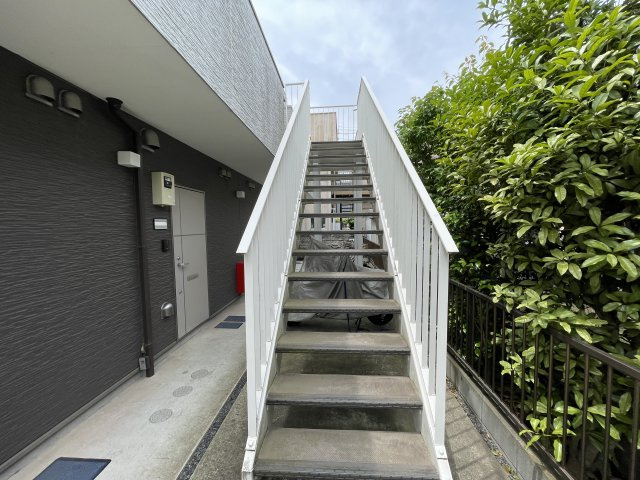 I-court CHIBAのエントランス|共用階段