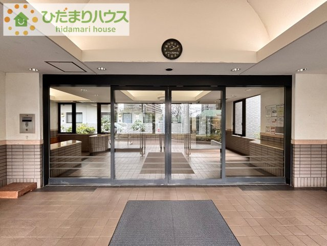 ワコーレロイヤルガーデン北本D棟　のエントランス