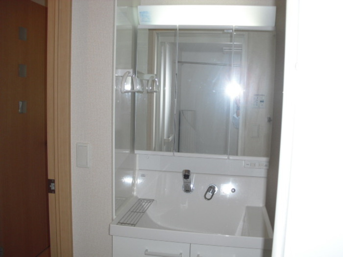 Cerejeira（セレシェイラ） Bの独立洗面台|三面鏡付洗面化粧台