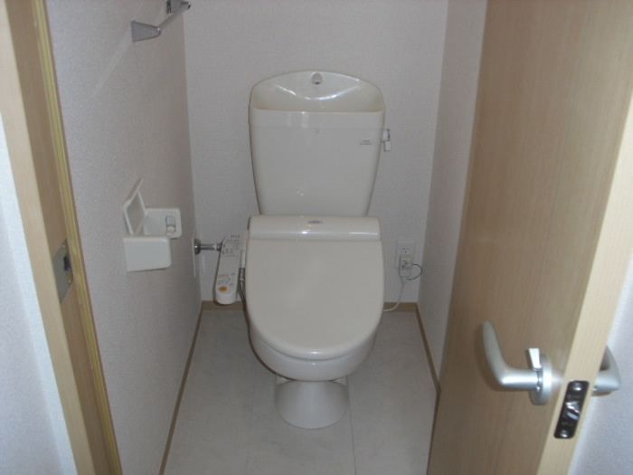 Cerejeira（セレシェイラ） Bのトイレ|温水洗浄便座