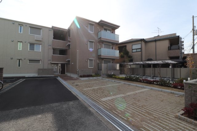 Sophiacourt桜町の駐車場