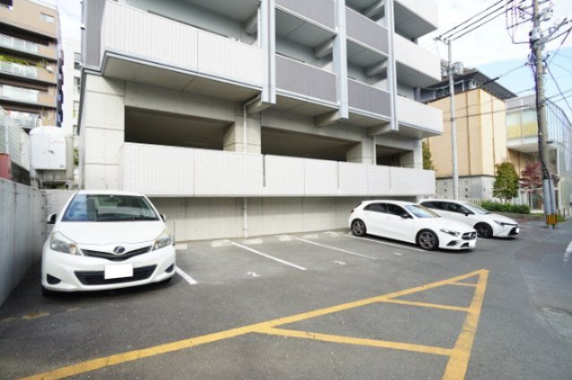 熊本市中央区上林町の賃貸マンションの駐車場