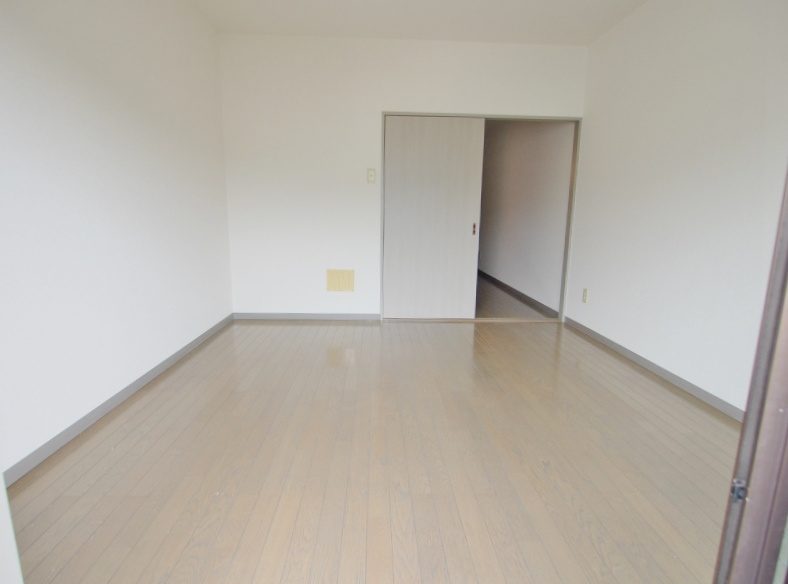 ベータビルの洋室