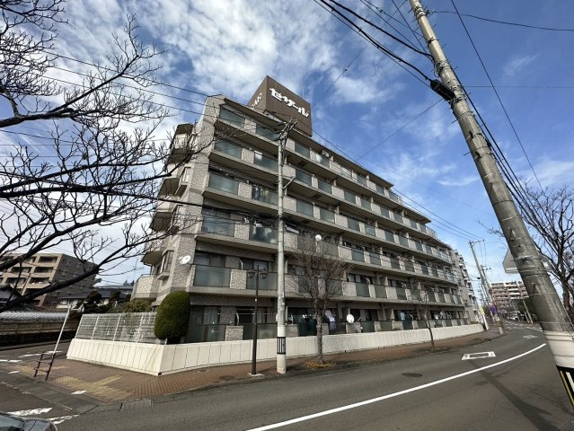 セザール富沢の外観