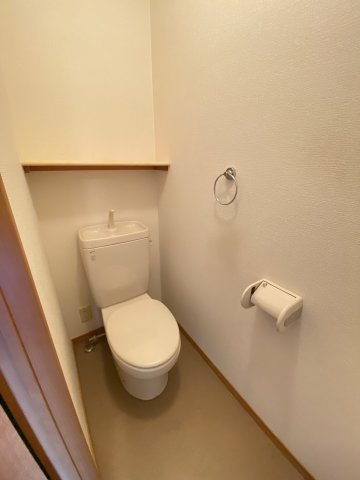 ボニートロッサⅢのトイレ|別部屋反転間取のお写真になります。参考にご覧くださいませ。
