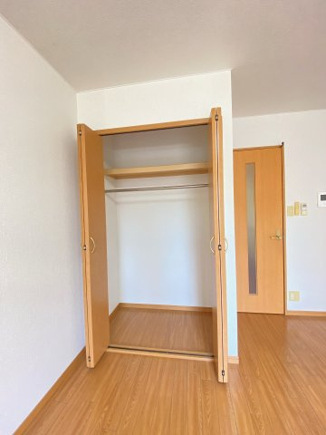 ボニートロッサⅢの収納|別部屋反転間取のお写真になります。参考にご覧くださいませ。