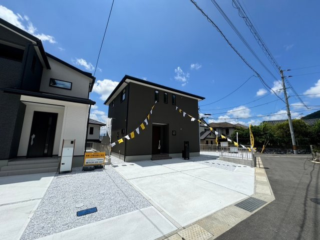SUN COURT－サンコート－小倉南区葛原3丁目　【小倉南区　新築戸建て】の外観|敷地も広々♪セカンドカーにも便利な駐車２台可能　【小倉南区　新築戸建て】