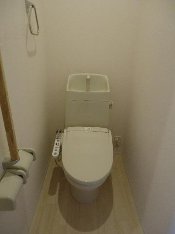 久留米市御井旗崎４丁目の賃貸マンションのトイレ|落ち着いた色調のトイレです