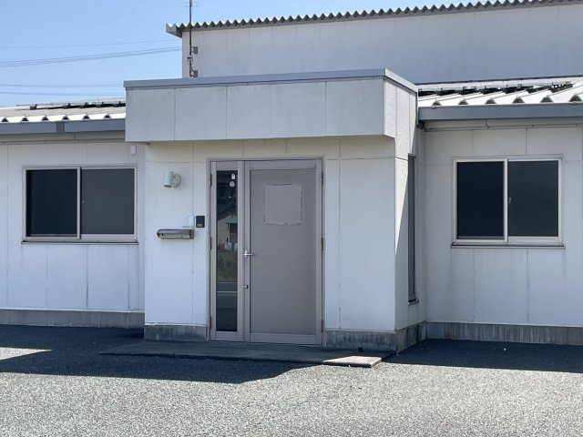 新橋町事務所・倉庫のエントランス