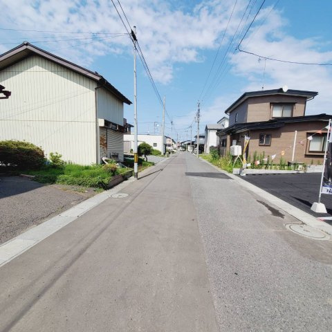 クレイドルガーデン八戸市高州 第5の前面道路含む現地写真
