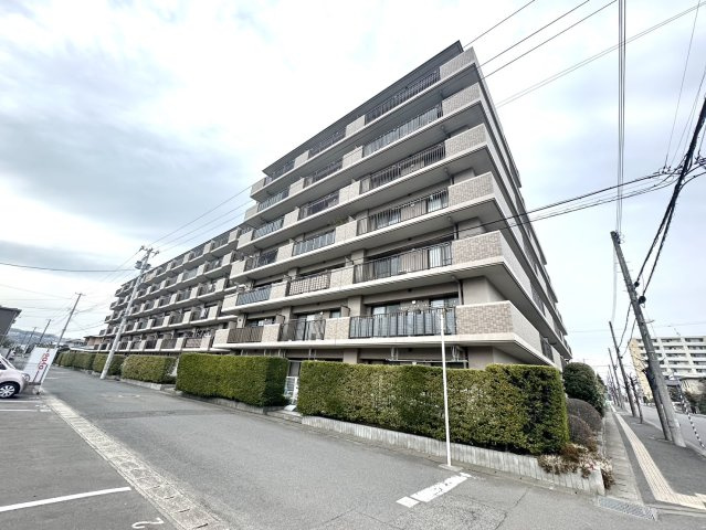 ロイヤルシャトー南仙台の外観