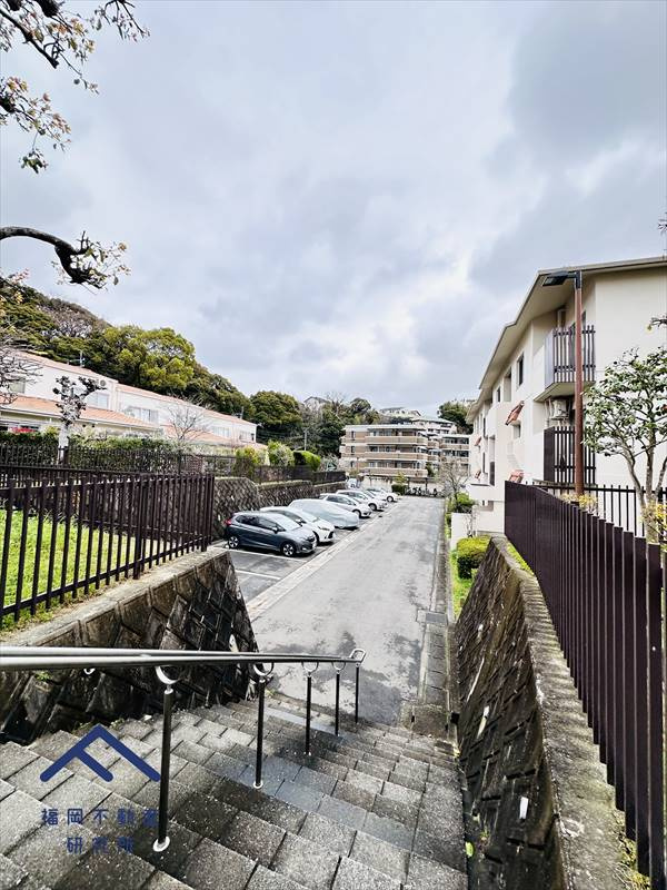 スカイタウン寺塚25号棟の駐車場