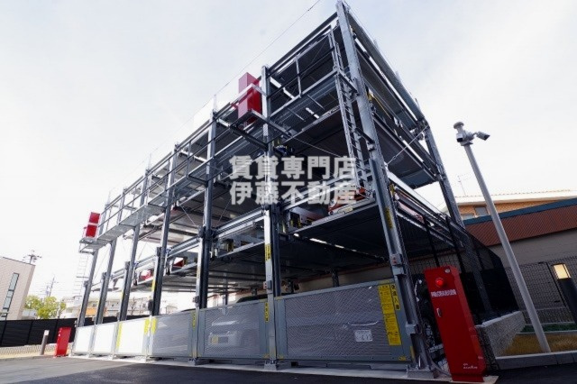 S-RESIDENCE志賀本通Northの駐車場