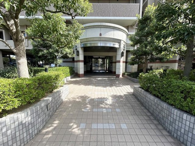 メロディーハイム山田池公園のエントランス|エントランス■物件内覧・資金計画相談・住宅ローン相談、リフォーム相談、お問合せ受付中■
※当日・翌日のご内覧、ご相談はお電話でのお問合せがスムーズです！