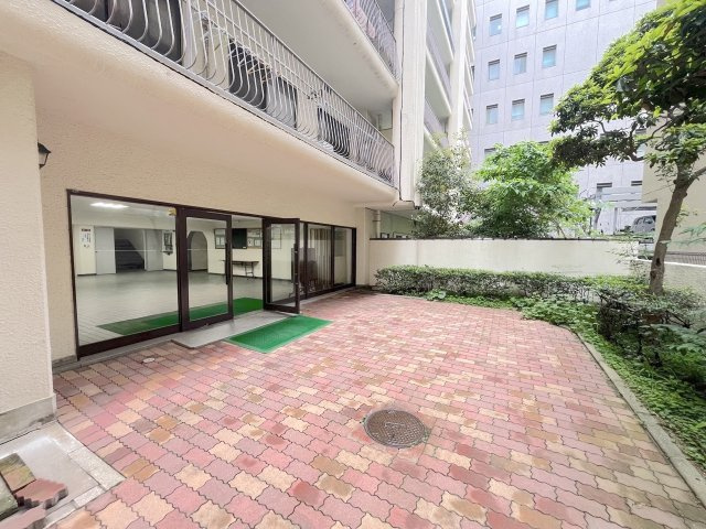 サンライフ西公園マンションのエントランス