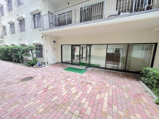 サンライフ西公園マンションのエントランス