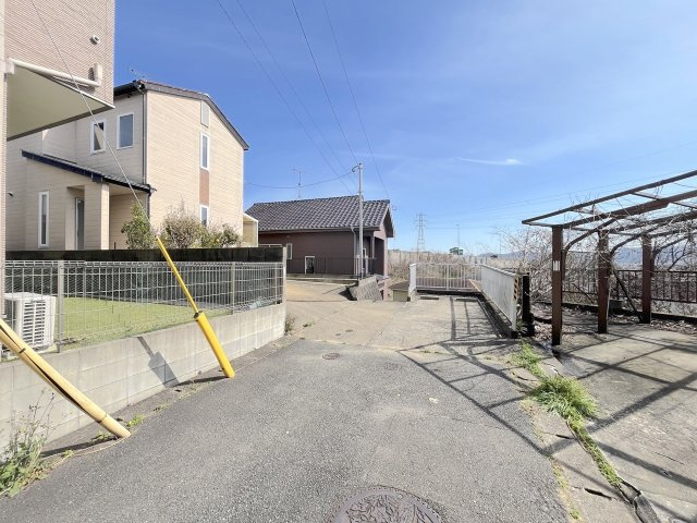 大城３丁目2号戸建ての前面道路含む現地写真