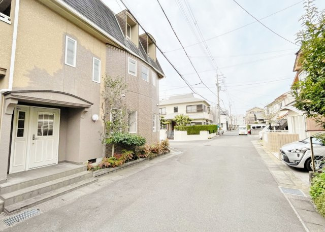 ２沿線利用可能☆開放感のある角地☆リフォーム完了後の引渡しにつき美宅☆城陽市寺田東ノ口の前面道路含む現地写真|前道