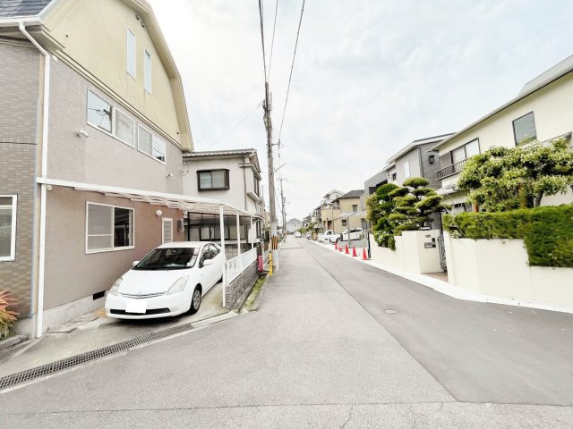 ２沿線利用可能☆開放感のある角地☆リフォーム完了後の引渡しにつき美宅☆城陽市寺田東ノ口の前面道路含む現地写真|前道