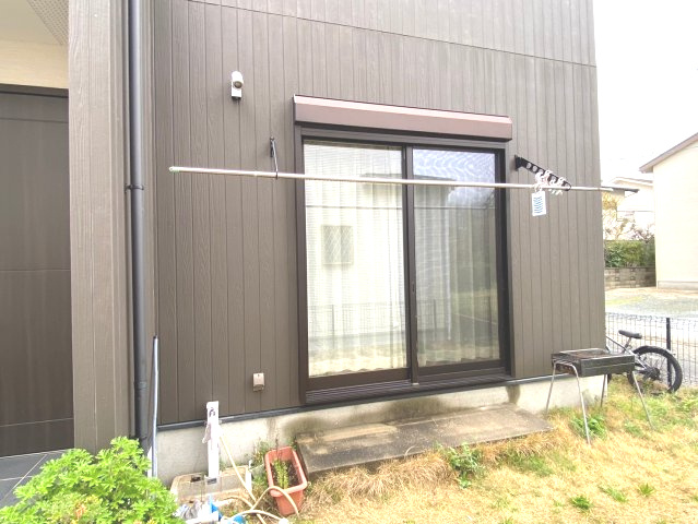 篠栗町大字篠栗中古戸建の外観|洗濯物が干せるスペースです！リビングの窓から出入りできます！