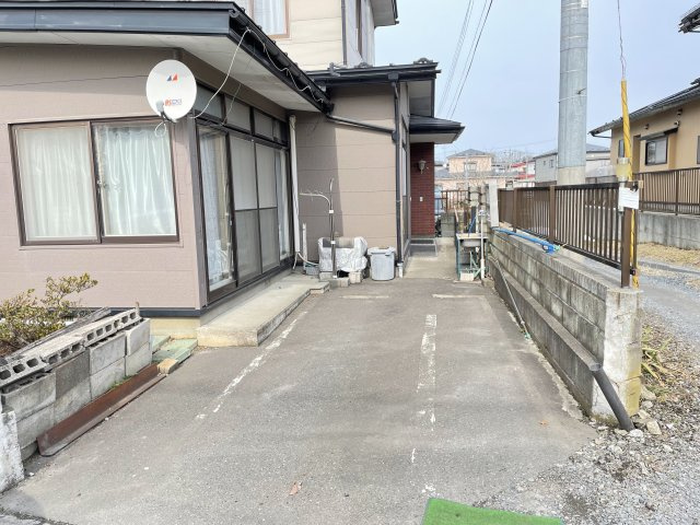 八戸市大字妙字黒ケ沢の駐車場