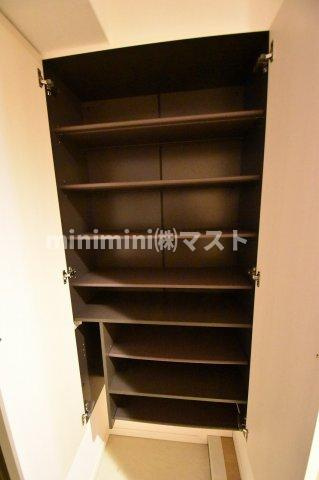 LAZO上汐の玄関