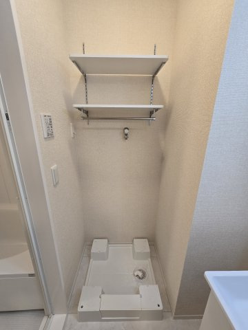 アリビオ向日町A棟の玄関|室内洗濯機置き場