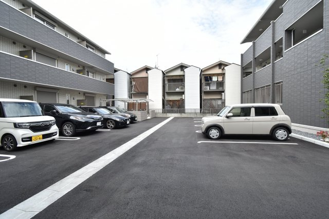 アリビオ向日町A棟の駐車場