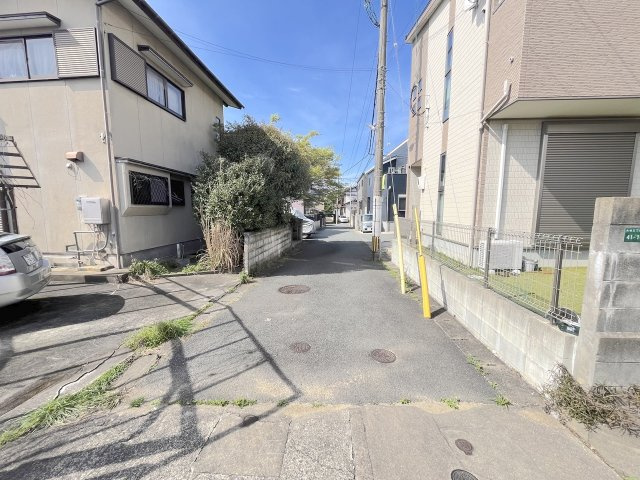大城３丁目１号戸建ての前面道路含む現地写真