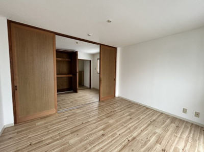 【居間・リビング】 | 豊橋aビル | 西側洋間