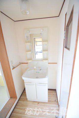 【洗面所】 | 明るい洗面所です