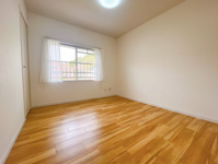 【洋室】 | スカイタウン寺塚住宅25号棟 | なるべく光をとろうとしたつくり。白+光＝輝きだったんだと気が付きます。